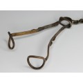 RAR: accesoriu victorian "Chatelaine skirt lifter." cca 1850. Marea Britanie